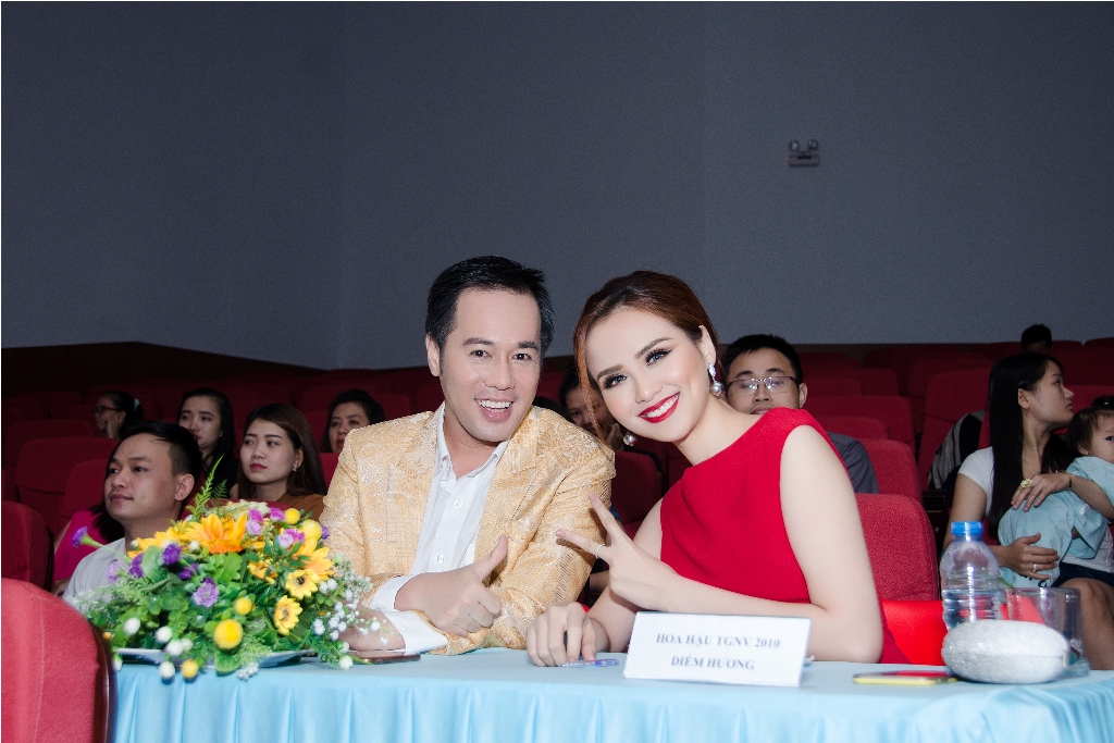 Lộ diện cặp mẹ con đăng quang quán quân MOM&KIDS ICON 2016