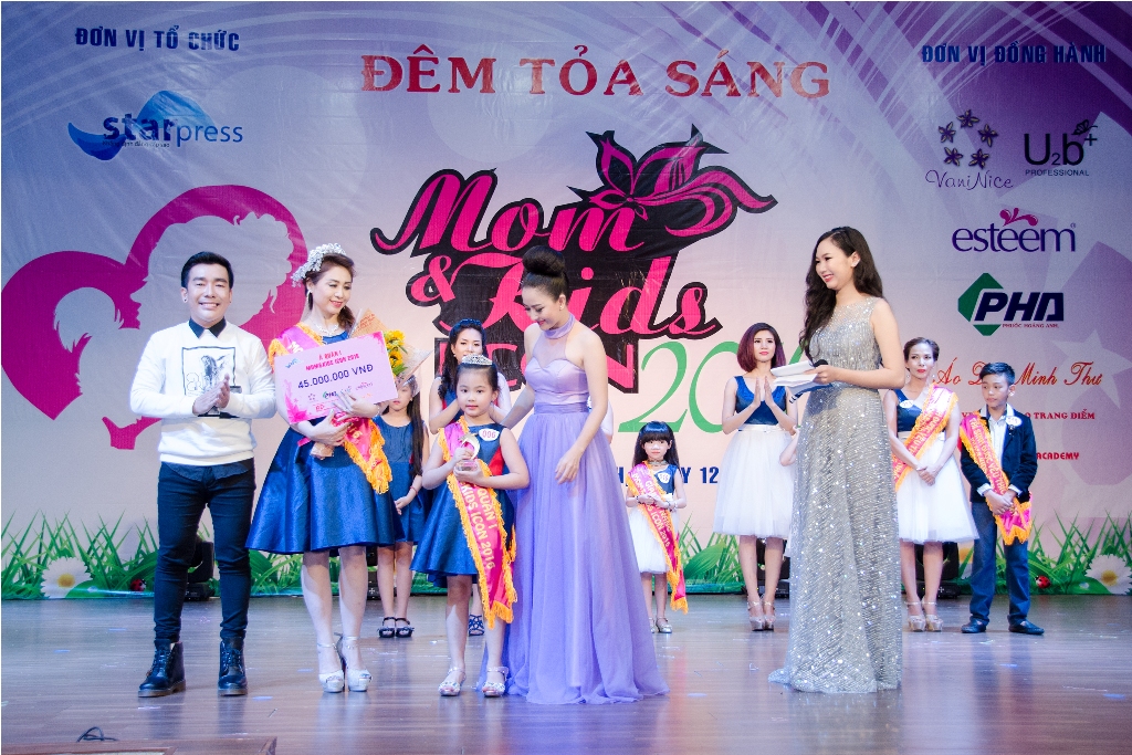 Lộ diện cặp mẹ con đăng quang quán quân MOM&KIDS ICON 2016