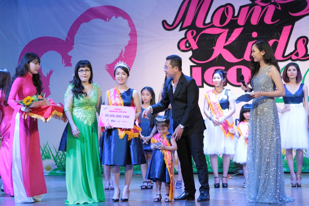 Lộ diện cặp mẹ con đăng quang quán quân MOM&KIDS ICON 2016