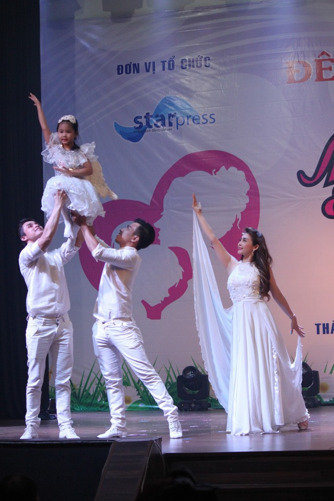 Lộ diện cặp mẹ con đăng quang quán quân MOM&KIDS ICON 2016