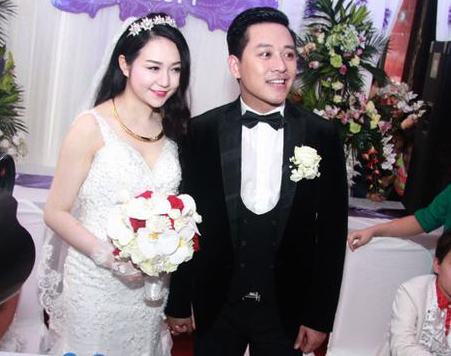 Sao Việt chuộng mốt công khai đám cưới "rình rang" trên mặt báo