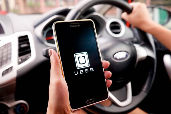 Didi Chuxing thâu tóm thương hiệu và mảng kinh doanh của Uber tại Trung Quốc, thương vụ được xem như cuộc tháo chạy của Uber ra khỏi thị trường này, mang theo các quyền lợi - Ảnh: Ventureflash.com