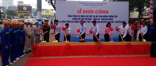 Khởi công xây dựng 2 cầu vượt giải cứu sân bay Tân Sơn Nhất