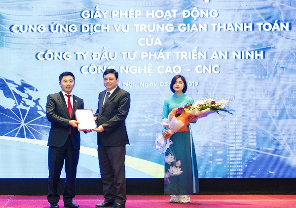 NHNN Việt Nam vừa chính thức cấp giấy phép hoạt động Cung ứng Dịch vụ Trung gian thanh toán cho Hệ thống thanh toán PAY365 của Công ty Đầu tư Phát triển An ninh Công nghệ cao (CNC).