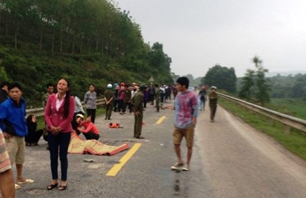 Hà Tĩnh: Đón con đi học về, 2 mẹ con bị ôtô đâm tử vong