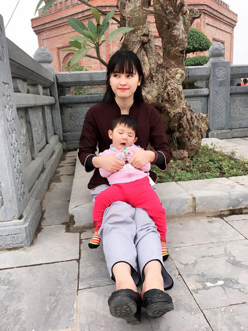 Bé gái Lào Cai 14 tháng tuổi chỉ nặng 3,5kg gây bất ngờ với hình ảnh mới nhất