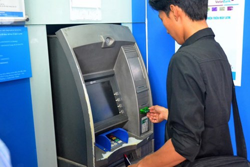 Việc thu phí giao dịch ATM bắt đầu được thực hiện từ đầu năm 2009. 