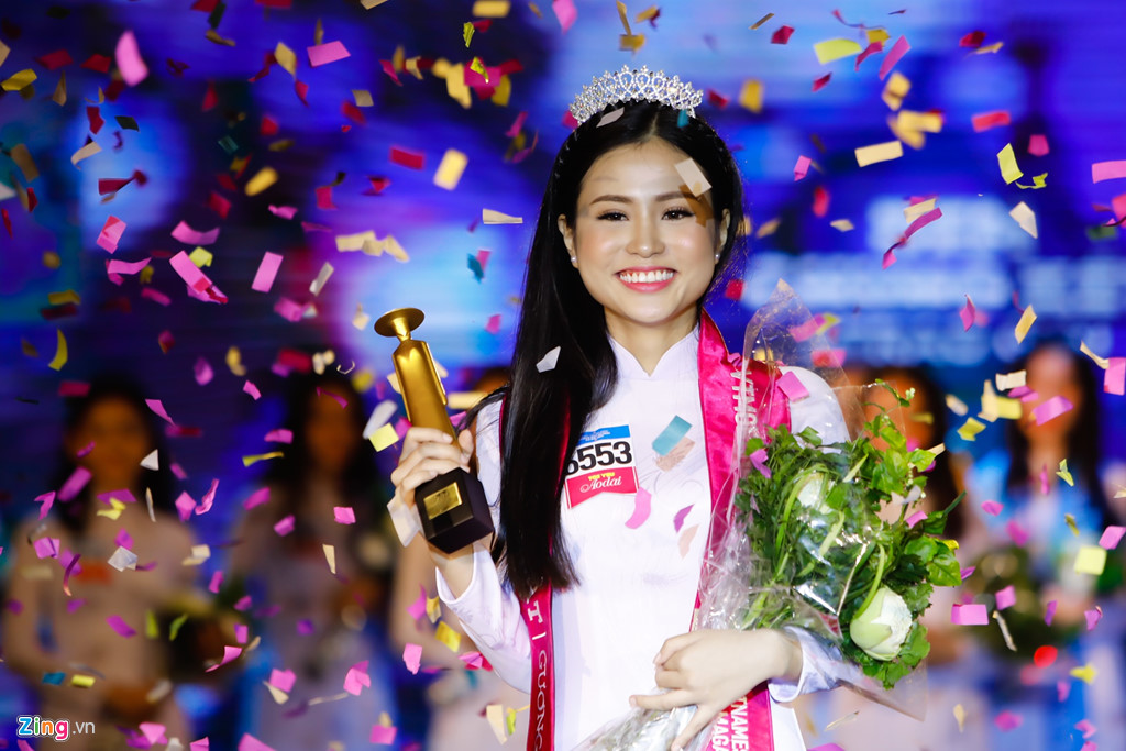 Nu sinh 17 tuoi doat giai Hoa khoi nu sinh ao dai 2017 hinh anh 1