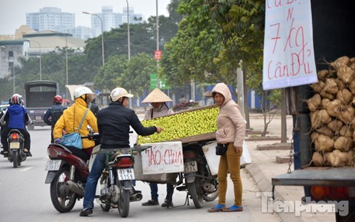 Muôn kiểu bán hàng rong: Tưởng rẻ hóa đắt, khách hàng "dính đòn"!