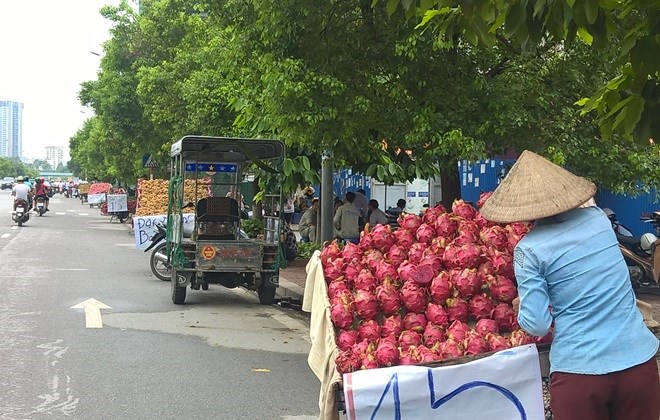 Muôn kiểu bán hàng rong: Tưởng rẻ hóa đắt, khách hàng "dính đòn"!