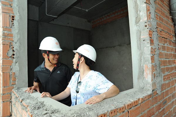 Không chỉ rút ngắn thời gian bàn giao nhà, Him Lam Phú An còn tạo điều kiện cho cư dân tương lại được trực tiếp giám sát chất lượng và tiến độ xây dựng tại công trình (Hình: Nguyên Vũ)