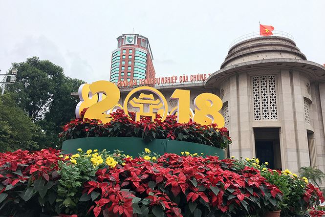 TP Hà Nội và TP HCM rực rỡ cờ hoa chào đón năm mới 2018
