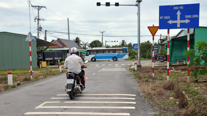 Một giao lộ ở tuyến tránh chưa trang bị đèn xanh, đèn đỏ ( chỉ có đèn nhấp nháy) đã xảy ra 4 vụ tai nạn, làm chết 2 người