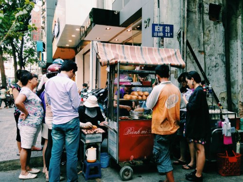 Năm quán bánh mì bán không ngừng tay ở Sài Gòn - ảnh 3