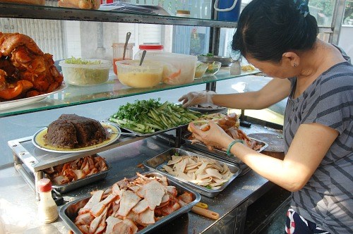 Năm quán bánh mì bán không ngừng tay ở Sài Gòn - ảnh 5