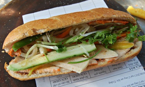 Năm quán bánh mì bán không ngừng tay ở Sài Gòn - ảnh 6