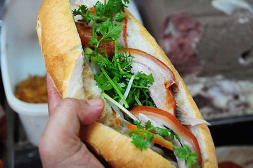 Năm quán bánh mì bán không ngừng tay ở Sài Gòn - ảnh 8