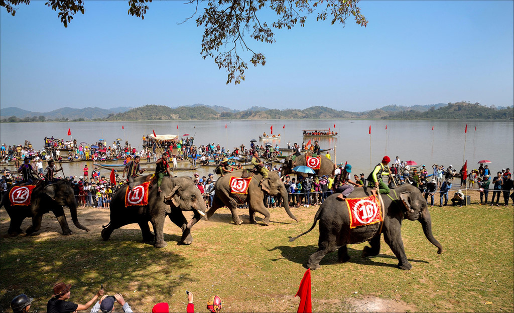 Nhung le hoi truyen thong tai hien trong bo anh 'Dau an Viet Nam' hinh anh 8