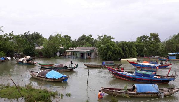 Thắt lòng "khúc ruột" miền Trung tan hoang sau siêu bão