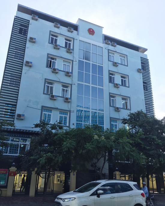 Trụ sở UBND phường Cát Linh, quận Đống Đa: Vì sao mới bàn giao đã có nhiều vết nứt?