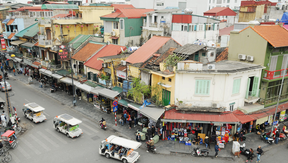 Sóng ngầm săn nhà phố cổ