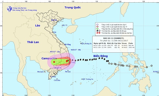 Các thành phố miền Trung ngổn ngang trong bão Damrey