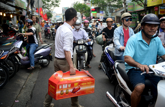 Heo quay nguyên con, ngày vía thần tài, heo cúng thần tài