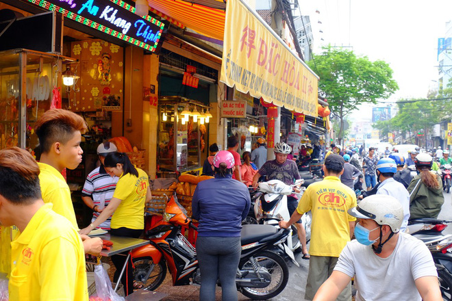 Heo quay nguyên con, ngày vía thần tài, heo cúng thần tài