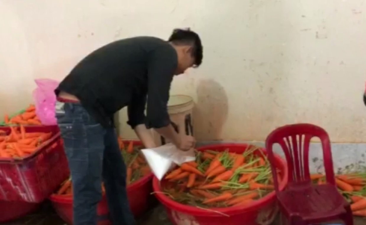 Bắt quả tang 4 cơ sở dùng hóa chất tẩy trắng 6 tấn củ cải ở Sài Gòn