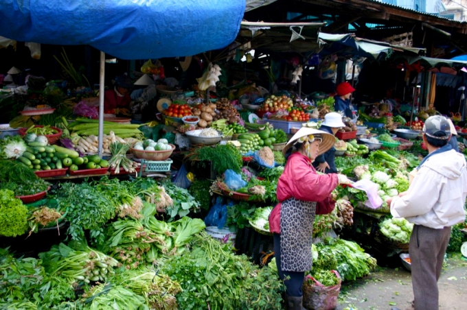 Tiêu dùng trong tuần: Giá vàng, xăng dầu, thực phẩm đồng loạt tăng mạnh