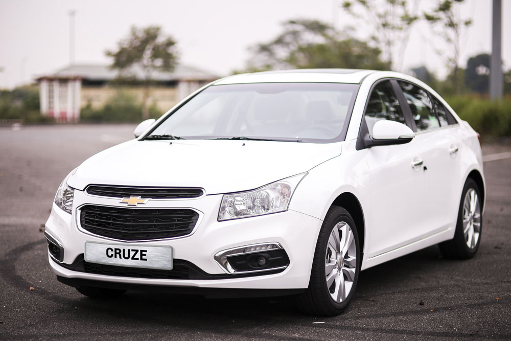 Giá xe ôtô hôm nay 5/7: Chevrolet Cruze 2018 giảm 50 triệu đồng