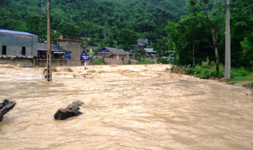 Thanh Hóa: Lũ quét kinh hoàng trong đêm cuốn trôi 4 người trong một gia đình