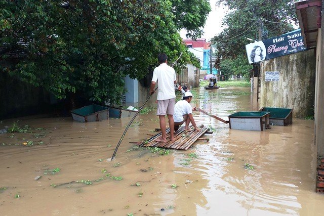 Hơn 7.000 người dân Thanh Hóa phải sơ tán vì nước lũ dâng cao