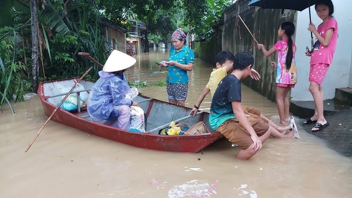 Hơn 7.000 người dân Thanh Hóa phải sơ tán vì nước lũ dâng cao