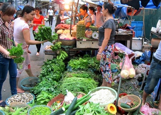 Tiêu dùng trong tuần: Vàng và nhiều loại trái cây rớt giá, trong khi giá rau củ tăng mạnh