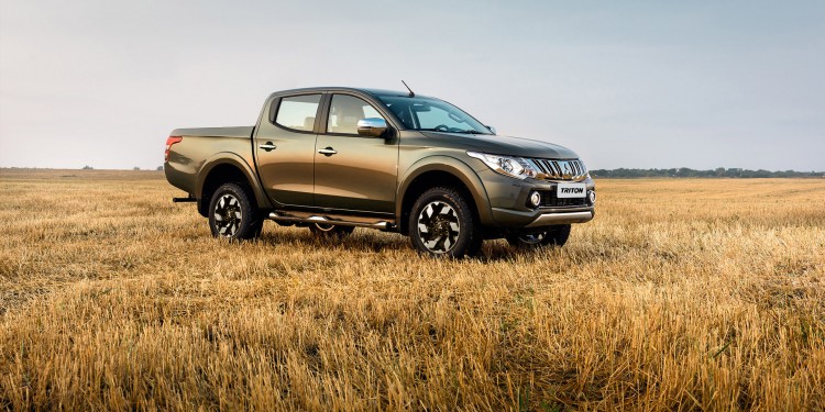 Giá xe ôtô hôm nay 25/8: Mitsubishi Triton giảm từ 20-21 triệu đồng