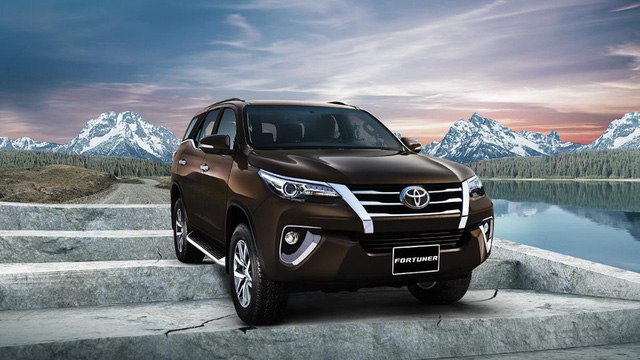 Giá xe ôtô hôm nay 9/9: Toyota Fortuner 2018 có giá 1,026 - 1,354 tỷ đồng