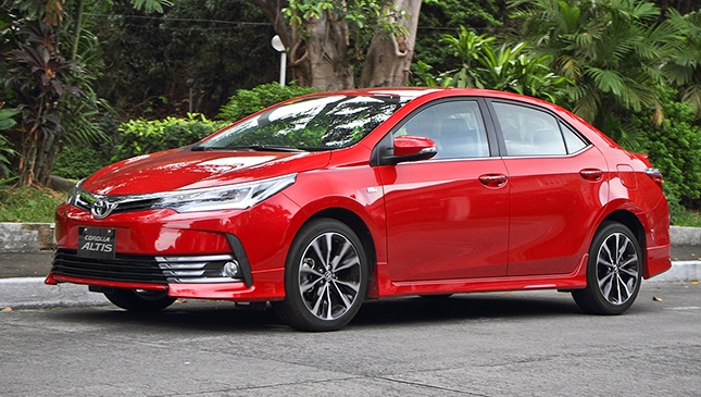 Giá xe ôtô hôm nay 16/10: Toyota Corolla Altis tăng 38 triệu đồng