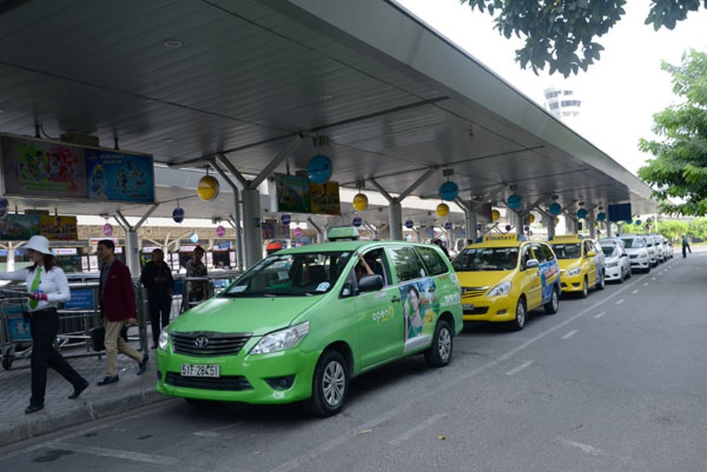 Thừa nhận không cạnh tranh nổi Grab, một doanh nghiệp Việt rút khỏi ngành taxi