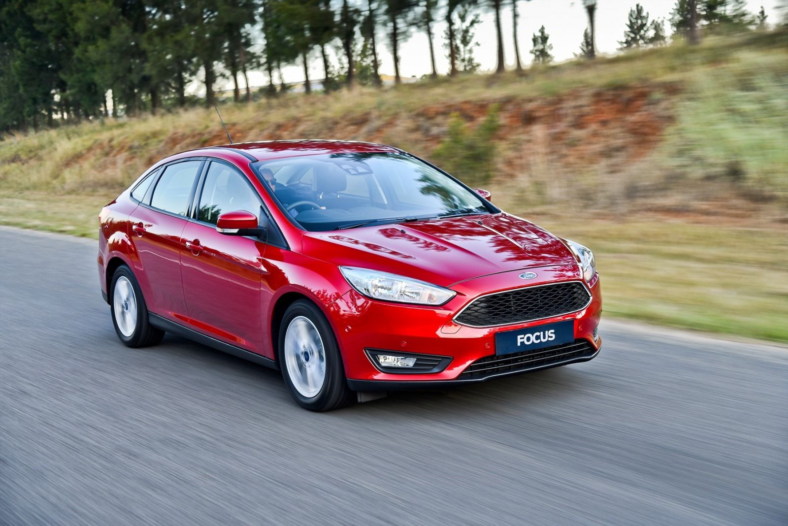 Giá xe ôtô hôm nay 23/11: Ford Focus 2018 có giá 626-770 triệu đồng