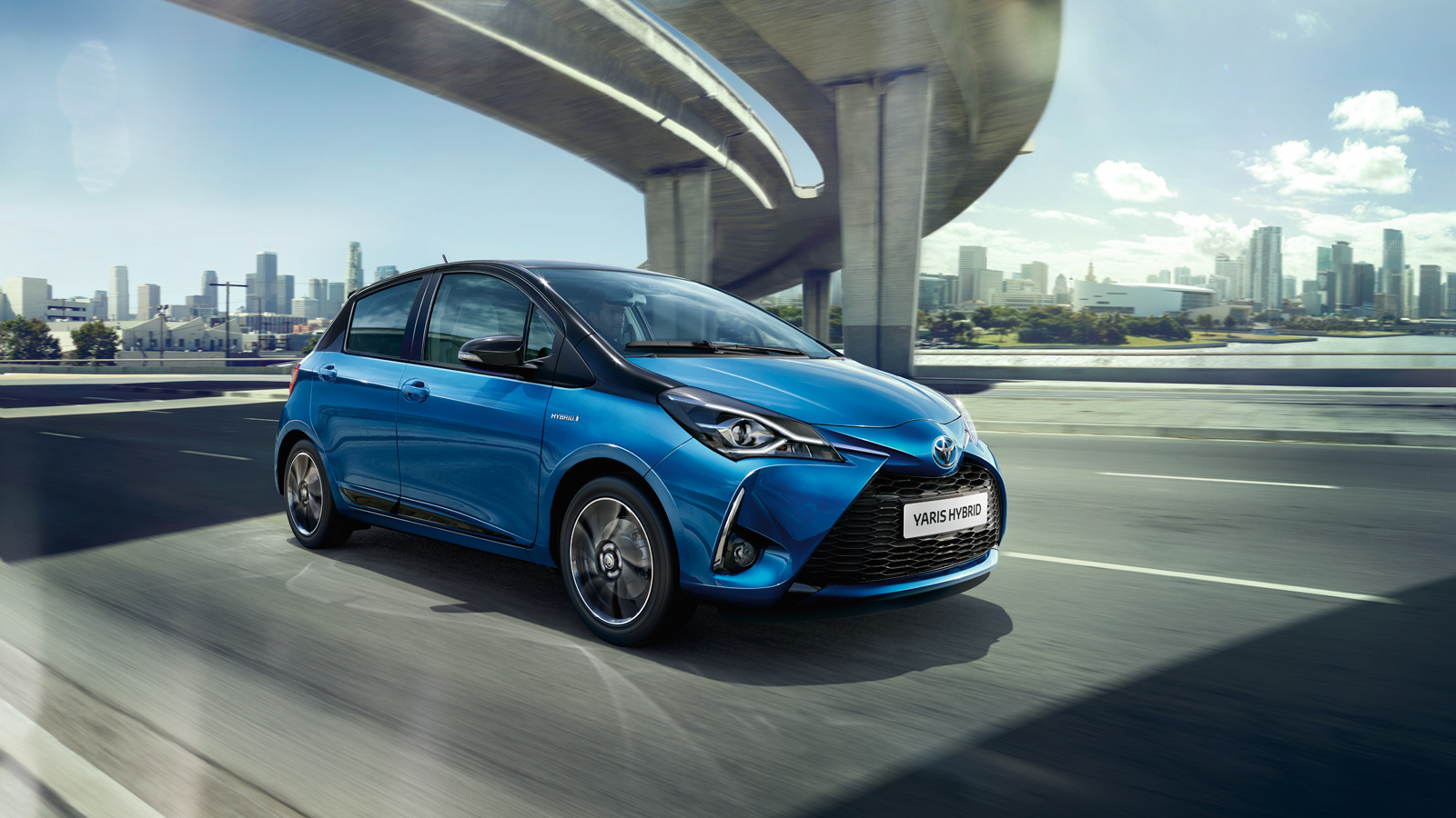 Giá xe ôtô hôm nay 24/11: Toyota Yaris có giá 650 triệu đồng