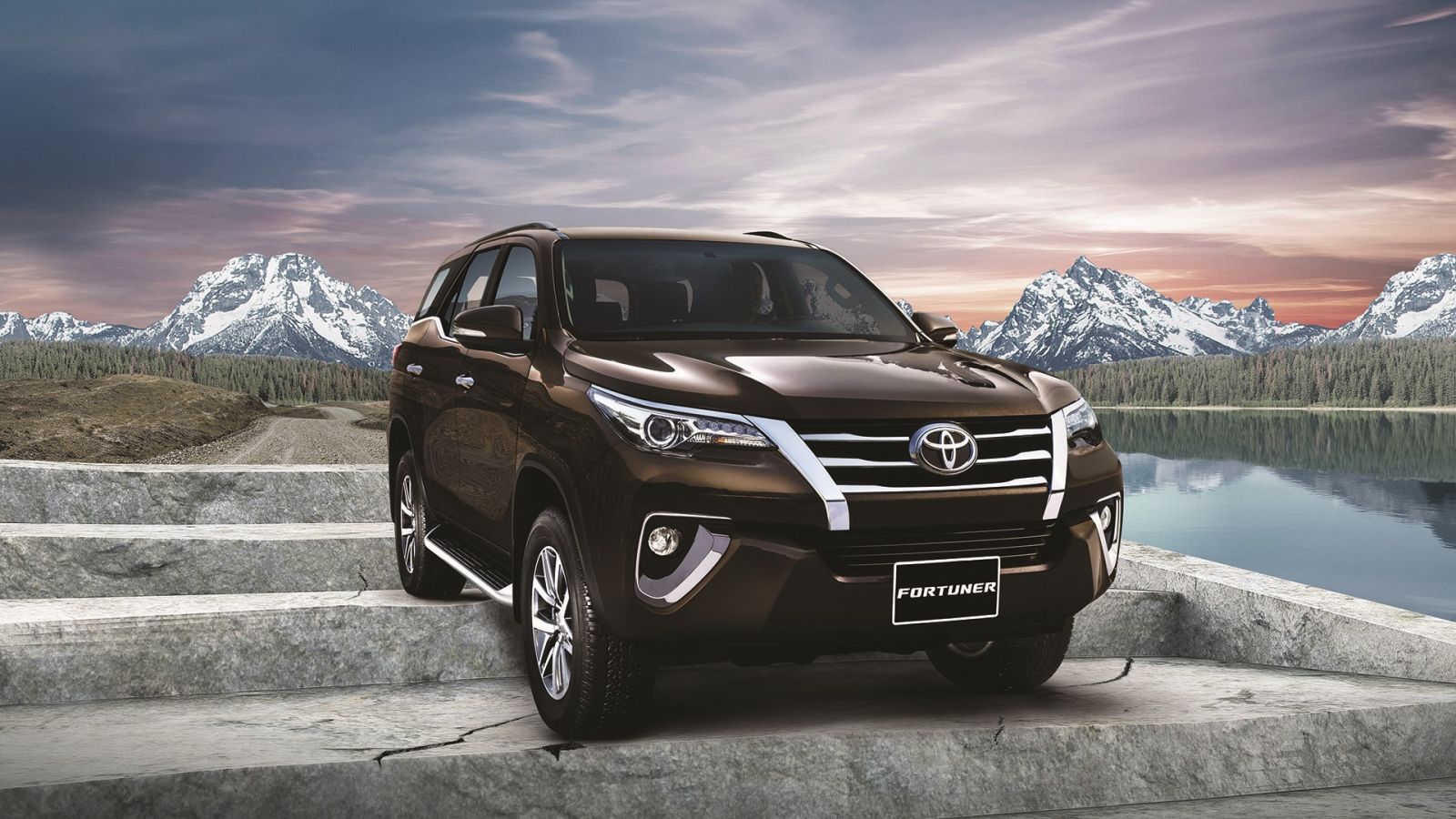 Giá xe ôtô hôm nay 19/12: Toyota Fortuner có giá 1,026 - 1,354 tỷ đồng