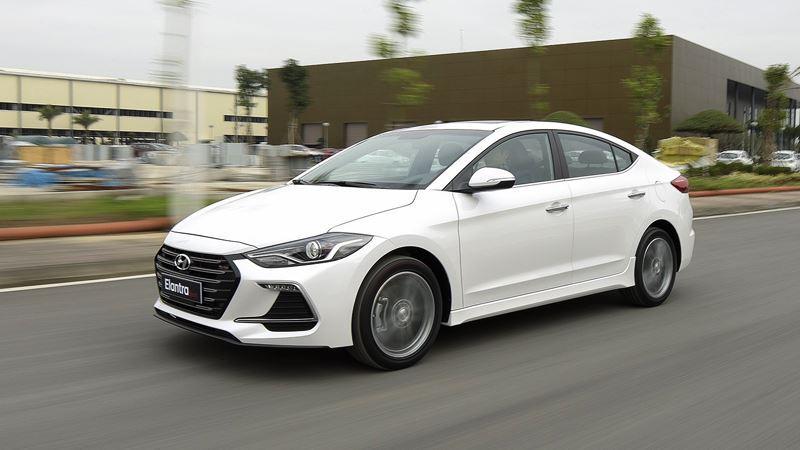 Giá xe ôtô hôm nay 21/12: Hyundai Elantra có giá 555 - 729 triệu đồng