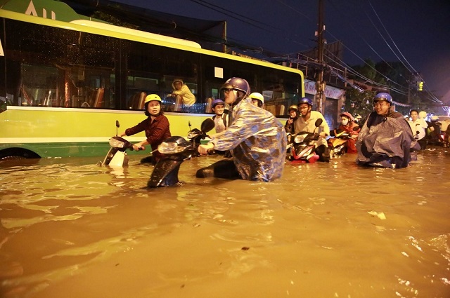TP Hồ Chí Minh: Chưa có thuốc trị “bệnh” ngập nước cho thành phố
