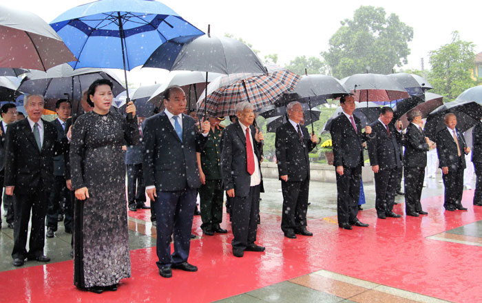 Lãnh đạo Đảng, Nhà nước và TP Hà Nội dâng hương tưởng niệm các anh hùng, liệt sỹ