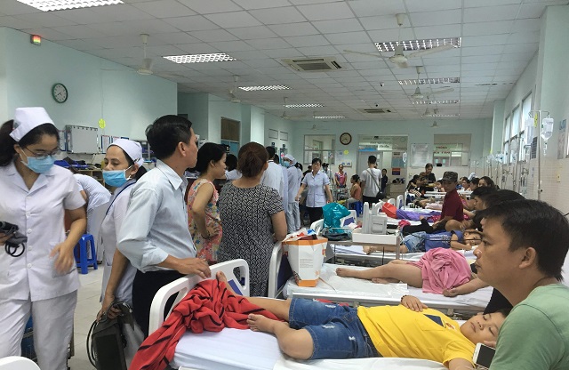 TP Hồ Chí Minh: 30 trẻ em ngộ độc nhập viện do ăn bánh mì