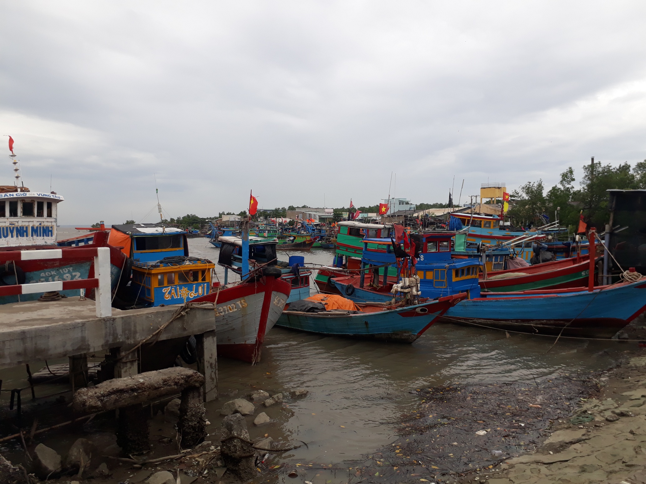 TP Hồ Chí Minh: Dân Cần Giờ tập trung tránh bão số 9