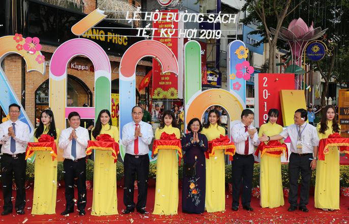 TP Hồ Chí Minh: Rộn ràng khai mạc "Lễ hội đường sách Tết Kỷ Hợi 2019"
