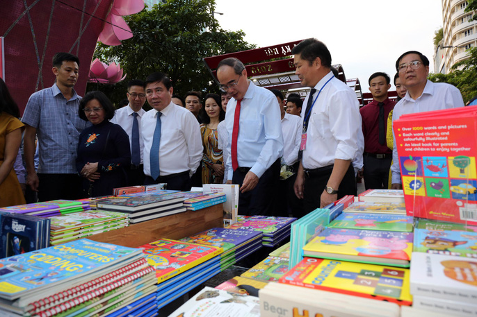 TP Hồ Chí Minh: Rộn ràng khai mạc "Lễ hội đường sách Tết Kỷ Hợi 2019"