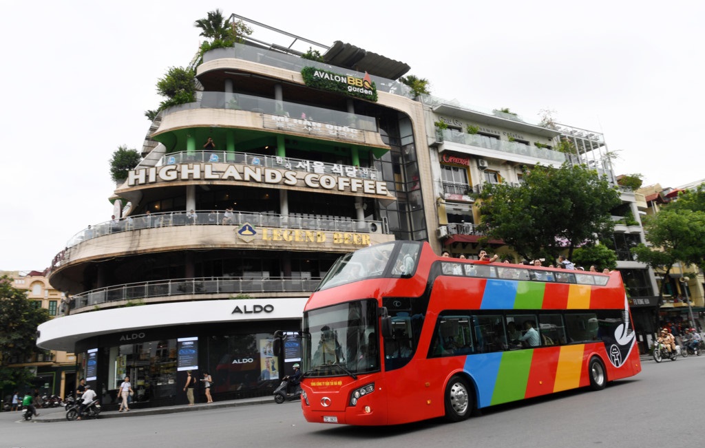 Bus 2 tầng city tour Hà Nội vẫn hoạt động xuyên Tết Nguyên đán